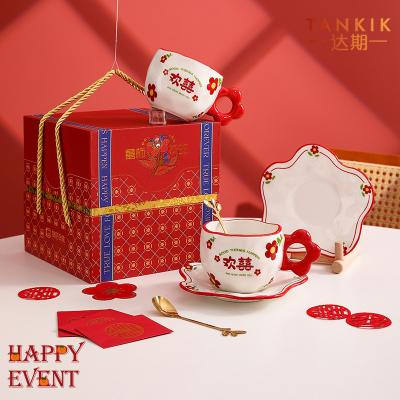 China 350ml 12oz Viable Unique Design Flower Shape Lover Gift Cute Red Porcelain Mug for sale