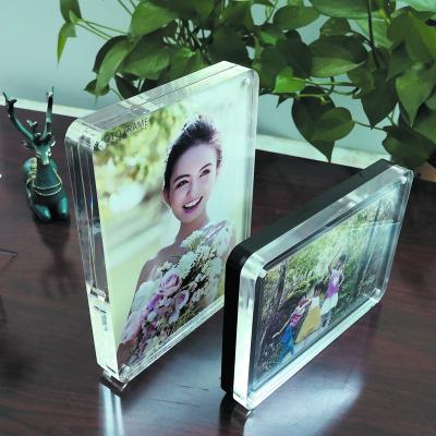 China 6 Inch JSM Acrylic Pull In Round Conner Square Baby Keepsake Picture Displays Magnetic Adhesive Acrylic Photo Frame for sale