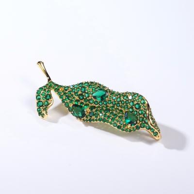 China Factory new style classic fashion luxury design small green leaf women pins brooch gift for sale