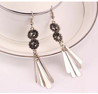 China Fashionable new personalized soft women's earrings Korean tassel metal earrings retro earrings for sale