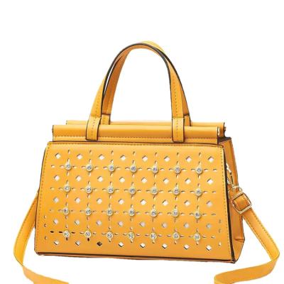 China 2021 new fashion ladies portable custom made leather made latest style rivet handbag bag for girl for sale