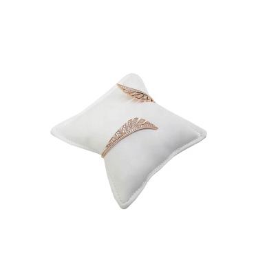 China High End White Leatherette Bangle Italy Pillow For Bangle Bracelet Jewelry Display for sale