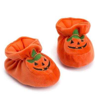 China Lightweight High Quality Halloween Pumpkin Slippers For Indoor Kids Home Pumpkin Slippers For Baby for sale