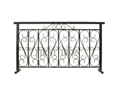 China Easily Assembled Hand Forged Antique Wrought Iron Fence for sale