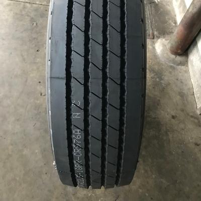 China Natural Rubber Competitive Price 16mm Tread Depth High speed pattern 9.00r20 12.00r20-20 315/80R22.5 Truck Tyre for sale