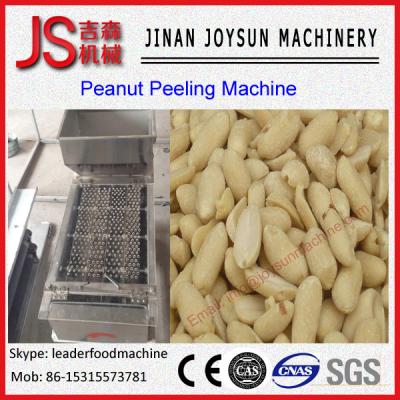 China 92 - 95 % Wet Type Red Coated Plant Peanut Peeling Machine 220v / 380v for sale