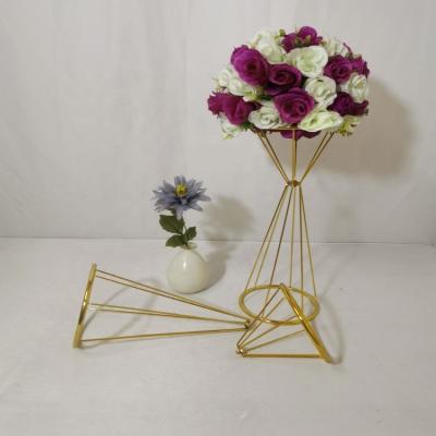 China Hollow home table wedding gold flower simulation height advance road wedding decoration wedding decoration metal geometric flower stand for sale