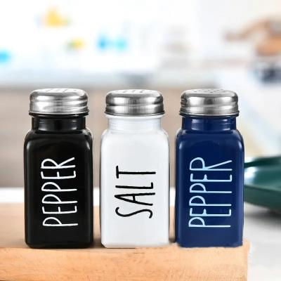 China New Portable Black and White BBQ Spice Bottles Glass Spice Jar Salt and Pepper Shakers Set Te koop