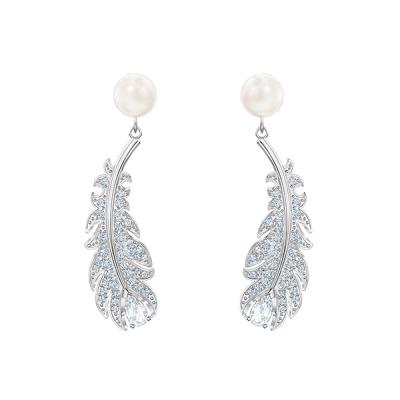 China FASHIONABLE Elegant And Noble Diamond-Studded Pearl Feather Earrings Female Jewelry for sale