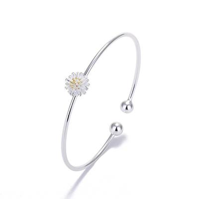 China Cute New Style Simple Sterling Silver Daisy Bracelet Sweet Bangles For Teen Girls Fresh Wholesale Bangles for sale