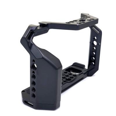 China Versatility Metal Higher Cold Shoe Mount Video Vlog Rod Rig Camera Cage For FUJIFILM X-T4 XT4 DSLR for sale