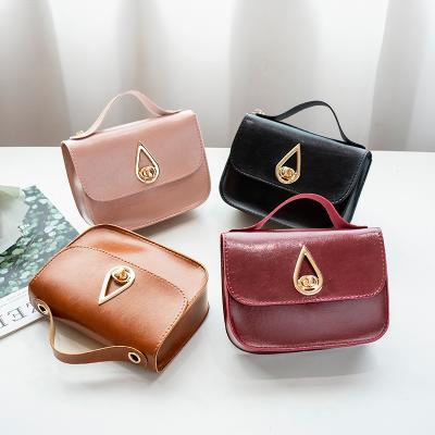 China casual& 2021 fashion new oil shoulder handbags small women wax pu bags ladies girl fashion bag messenger handbags leather phone chain chain for sale