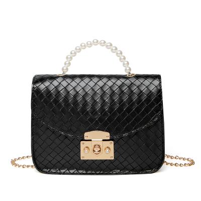 China Metal Style Plaid Handbags 2021pu Fashionable Luxury Snakeskin Pearl Small Bag Lock for sale