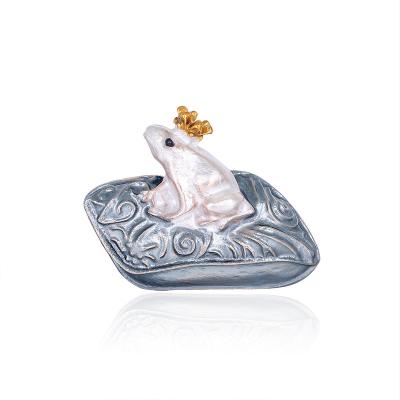 China ALLOY Animal Frog Brooch With New Fashion Enamel Standing On Stone Brooches For Women Enamel Brooch Pins Jewelry Accessories for sale