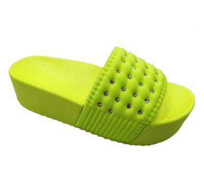 China Anti-odor border hot style 2020 shoes summer leisure platform US and American plus-size women use slippers for sale