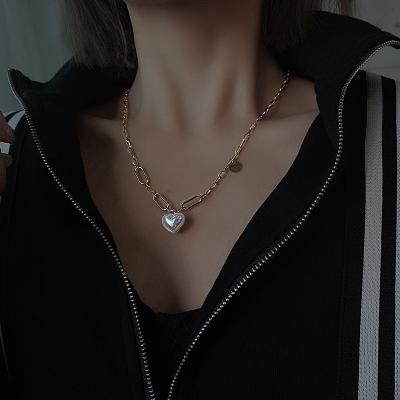 China Trendy Fashion Trendy Pearl Heart Women's Fashion Trendy Simple Simple Pendant Heart Design Pearl Necklace For Women for sale