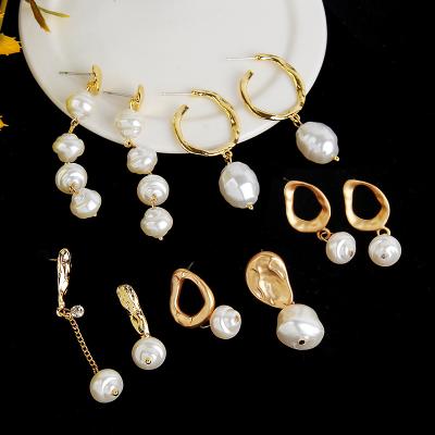 China FASHIONABLE Wholesale Vintage Imitation Baroque Luxury Large Stud Earrings Pearl Earrings For Woman for sale