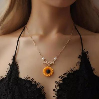 China Fashion Sunflower Pendant Necklace For Women Creative Pearl Jewelry Necklace Clothes Accessories for sale