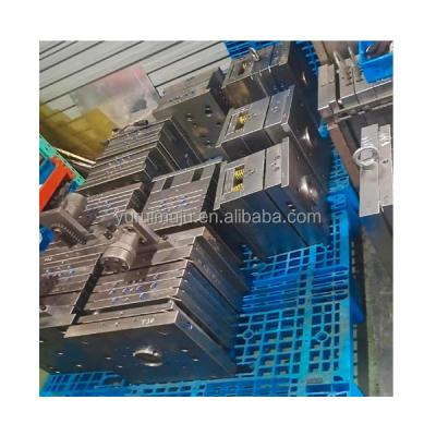 China Plastic manufacturers custom produce all kinds of Automotive Lighting Plastic Molds Injection Mold Netting for sale