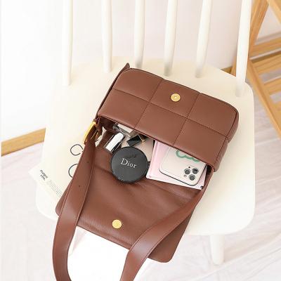 China Fashion Newcomers Chain Handbags Young Ladies Famous Messenger Purses Lady Hot Sell Handbags For Woman for sale