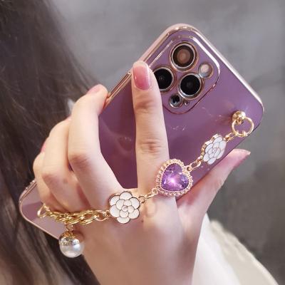 China Luxury Waterproof Diamond Flower Chain Bracelet Plating Phone Case For iPhone 14 13 pro Max Plating Shockproof Protective Back 12 11 Case for sale