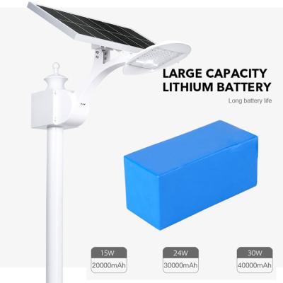 China Carregamento rápido solar exterior da luz de rua 3.2V da estrada do diodo emissor de luz do controle claro 20000mAh à venda