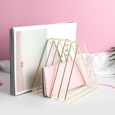 China Wholesale Simple Bookends Creative Metal Wrought Iron Display Book Stand Triangle Metal Retractable Book Rack for sale