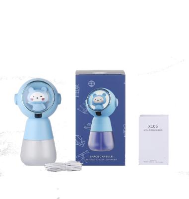 China 2022 Foam Soap Dispenser Cartoon Astronaut Soap Dispenser Hand Disinfection Machine for sale