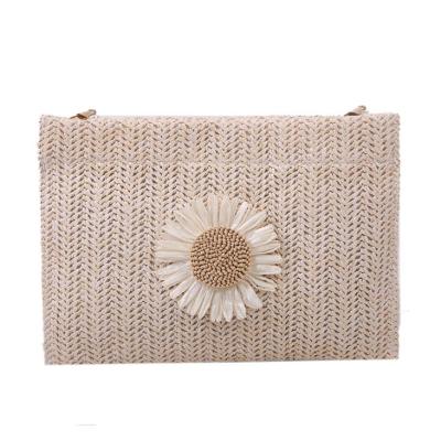 China Embroidery Ties Straw Clutch Purse Ladies Korean Braided Daisy Envelope Crossbody Pearl Chain Beach Embroidery Bag for sale