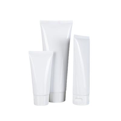 China Lighting Fine Quality Lighting Moisturizing Hyaluronic Acid Vitamin C Private Label Foam Facial Cleanser for sale