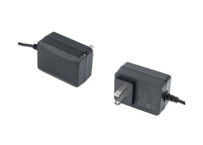 China 30W universele wisselstroomadapter met uitwisselbare stekker Man OD5.5mm*ID2.1mm OCP-bescherming Te koop