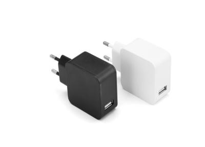 China Classe energética VI Adaptador de alimentação USB universal AC100-240V Entrada Adaptador leve de 90 g à venda