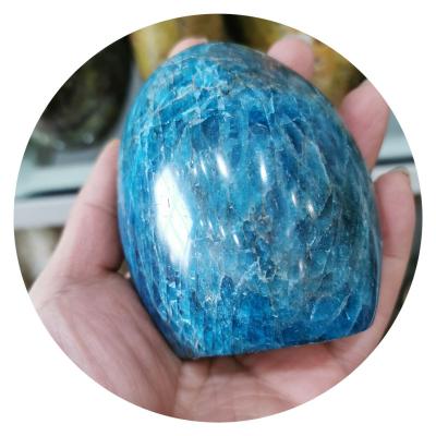 China China Hot Selling Natural Irregular Crystal Blue Egg Sky Blue Apatite Family Decoration for sale