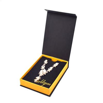 China Custom Made Luxury Black Flip Top Paper Cardboard Magnet Logo Magnetic Necklace Box Eco-Friendly Boxes for sale