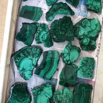 China Wholesale Natural Quartz Crystal Healing Palm Stone Tumble Malachite Slabs From Europe for sale