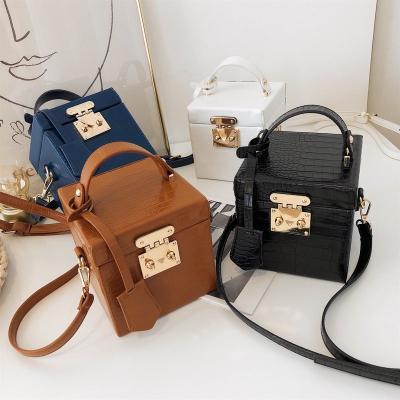 China 2021 New Fashion Women's Crocodile Fashion All-match Fashion Personality Pattern Shoulder Bag Popular Messenger Bag for sale