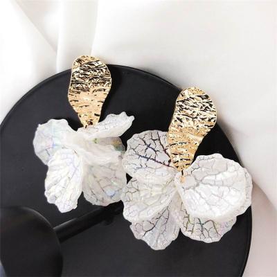 China Romantic Korean White Shell Flower Petal Drop Earrings For Women's Fashion Earings 2021 New Statement Jewelry 2021 for sale