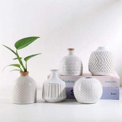 China Keeping Air Fresh OEM Custom Nordic Porcelain Reed Diffusers Fragrance Diffuser Ceramic Reed Diffuser Bottle for sale