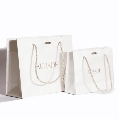 China Workmanship China Manufacturer White Luxury Printed Jewelry Shopping Hand Made / Ripe Paper Bag With Custom Logo For Gift for sale