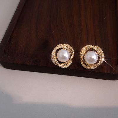 China Fashionable retro pearl stud earrings 2020 new trend simple stud earrings small European and American exquisite round jewelry for sale