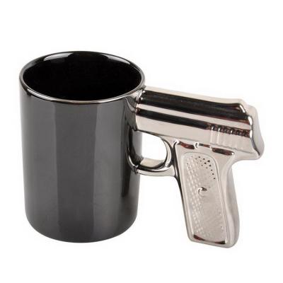 China Creative Viable Military Black And White Firearm Pistol Gift Ceramic Theme Mug With Gold Silver Handle for sale