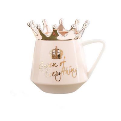 China Sustainable Nordic Style Wedding Party Crown Cup Porcelain Gold Painted Ceramic Coffee Mug With Lid for sale