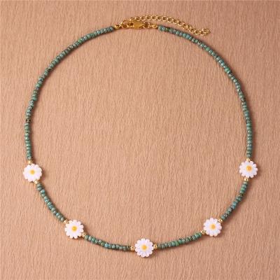 China CLASSIC Exquisite Engraved Simple Short Jewelry Dropshipping Shell Necklace Women Boho Necklace Daisy Flower Seed Beads Choker for sale