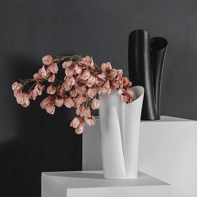 China Custom Ceramic Vases European Contemporary Home Decor Ware Flower Vase Hotel Table Top Ornaments Ceramic Vases For Flower for sale