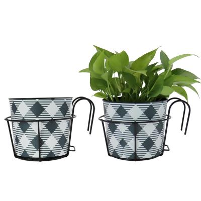 China Modern Round Balcony Porch Decoration Plant Hanging Rack Flower Pot Econo Iron Frame With Plastic Decorative Flower Pot for sale