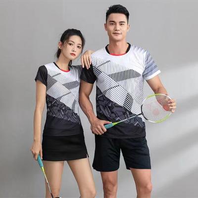 Chine L'habillement respirable de sports de tennis a adapté Logo Printing aux besoins du client pour les hommes à vendre