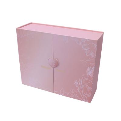 China Recyclable Custom Logo Matte Embossed Paper Upscale Box Pink Packaging Clothing Magnetic Gift Boxes for sale