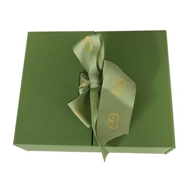 China Recyclable Customize Large Luxury Gift Cardboard Paper Magnetic Box With Ribbon For Clothes Clothing T-shirt Packaging for sale