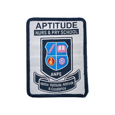 Cina OEM Factory Soft Custom School Uniform Woven Badge Design Fabric Patches in vendita