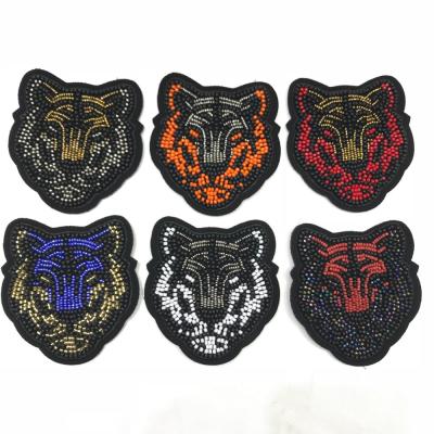 Cina custom colored 3D tiger head design beaded patches in vendita